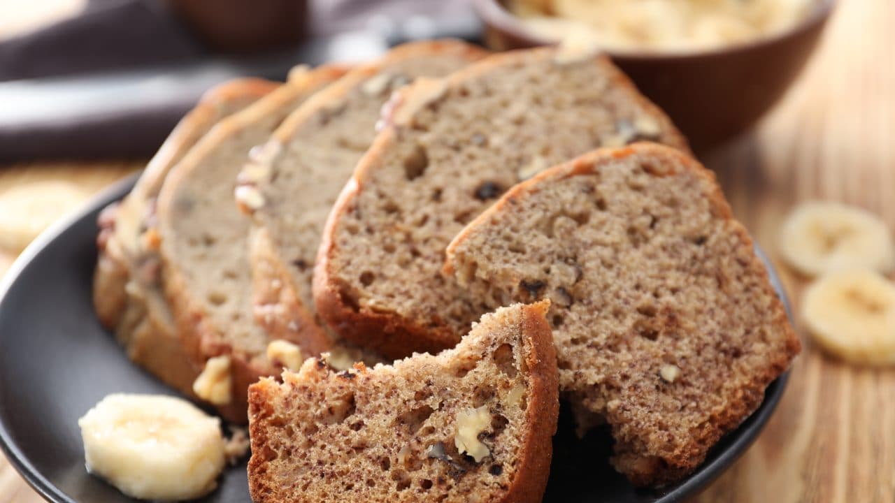 Pan con nueces en rodajas